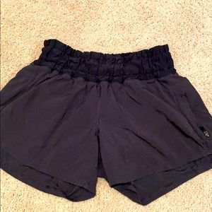 Lululemon tracker shorts